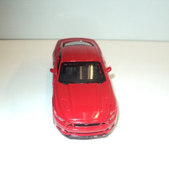Maisto 2015 Ford Mustang GT Red Scale 1:40 Doors Open On Stand Diecast - Picture 4 of 7